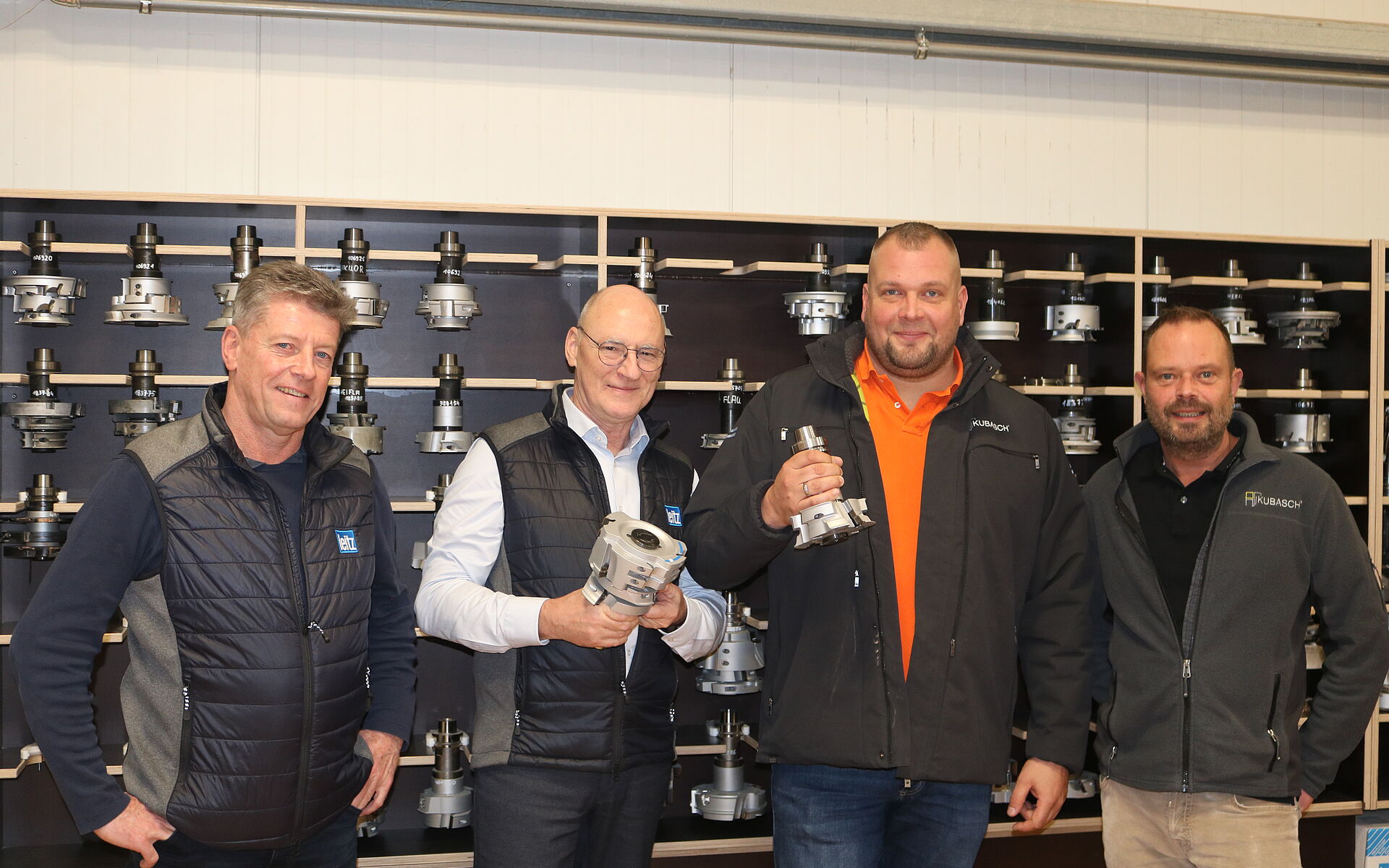 Alexander Kubasch (re.) und Christian Kubasch (2.v.re.) mit Wolfgang Ernst