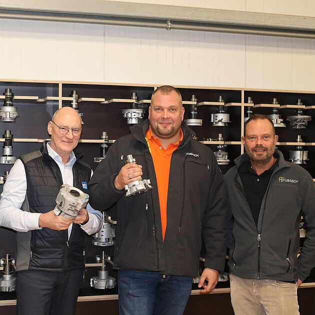 Alexander Kubasch (re.) und Christian Kubasch (2.v.re.) mit Wolfgang Ernst