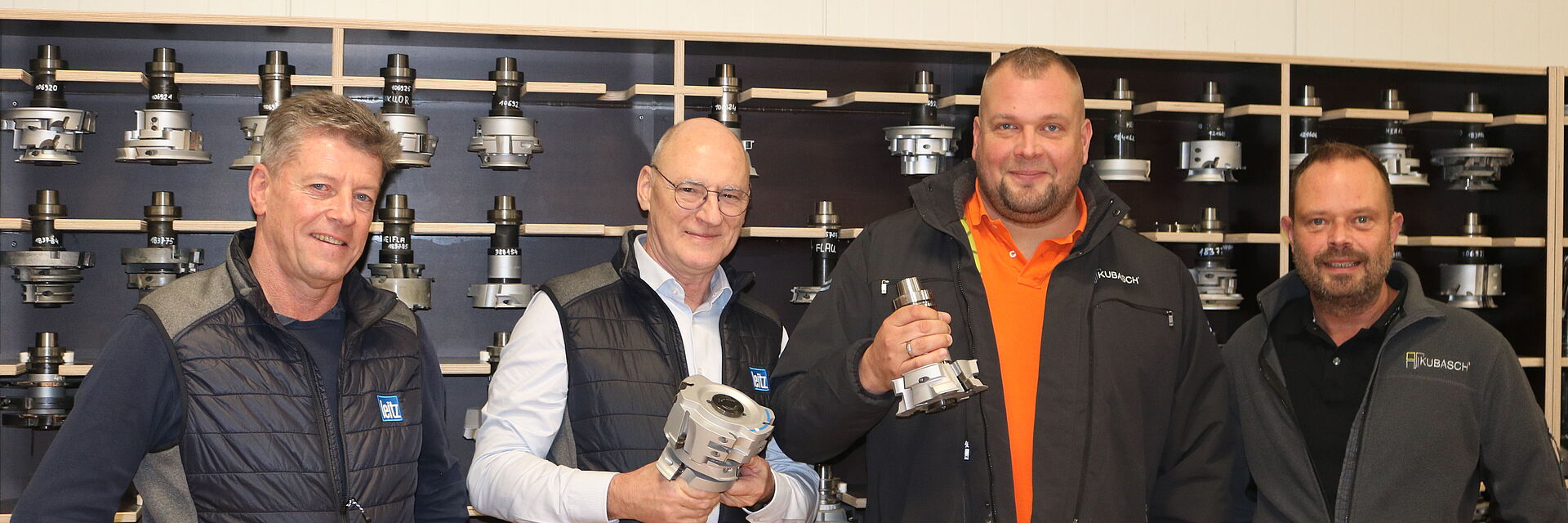 Alexander Kubasch (re.) und Christian Kubasch (2.v.re.) mit Wolfgang Ernst